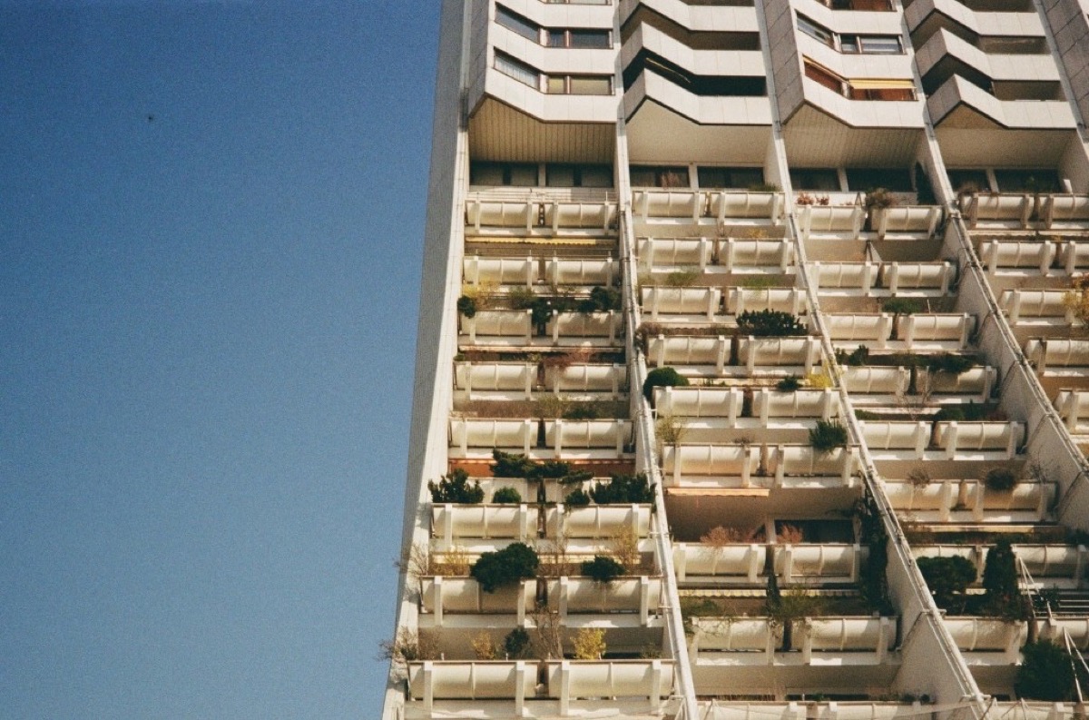 Wohnpark Alterlaa terraced residential tower with balcony gardens in Vienna, Austria - Architecture photography by Rocco Goldschmidt